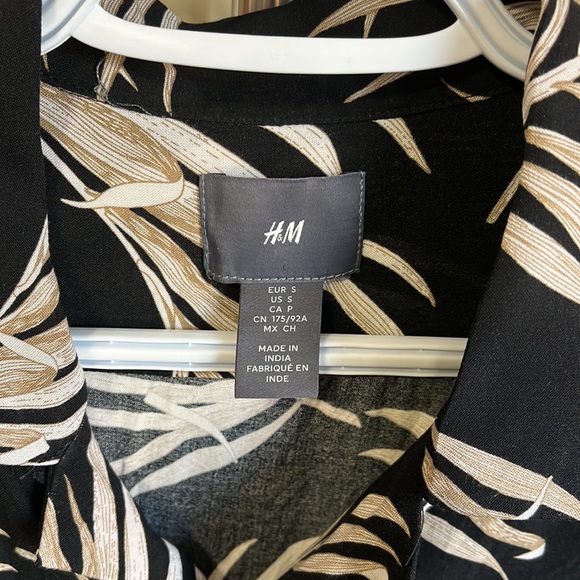 H&M Button Down T-shirt - Picture 3 of 4